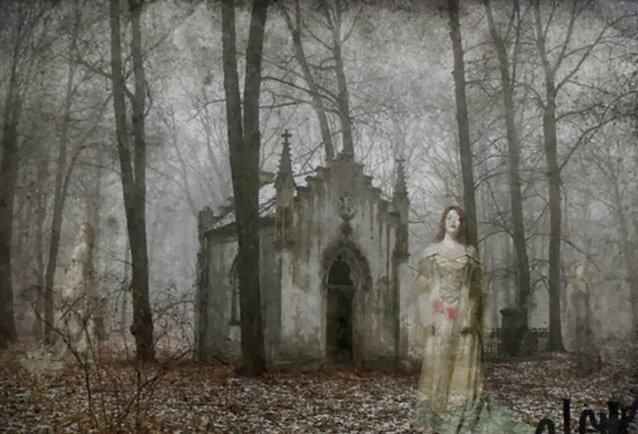 Eine Gruft mit einem Geisterwesen im Vordergrund